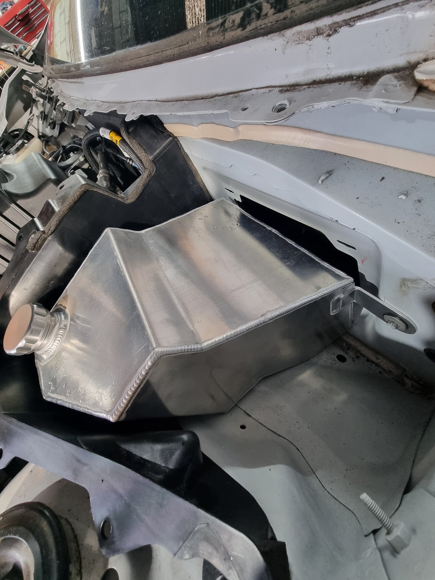 gts ve/vf commodore intercooler reservoir tank